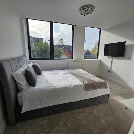 Brand New Trafford Apartment Manchester Esterno foto
