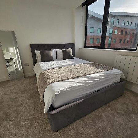 Brand New Trafford Apartment Manchester Esterno foto