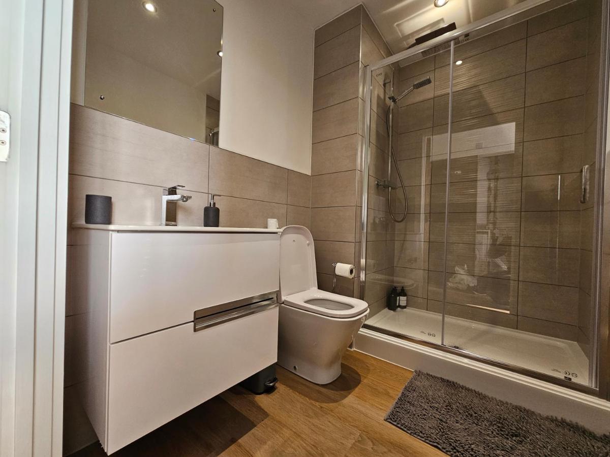 Brand New Trafford Apartment Manchester Esterno foto