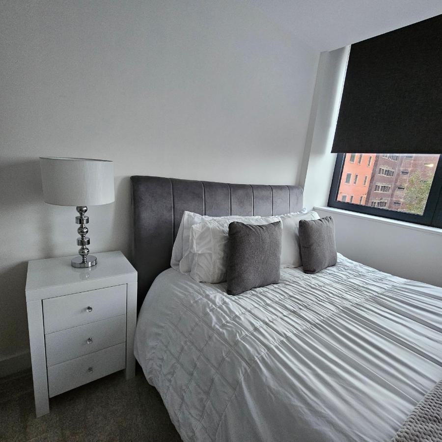 Brand New Trafford Apartment Manchester Esterno foto